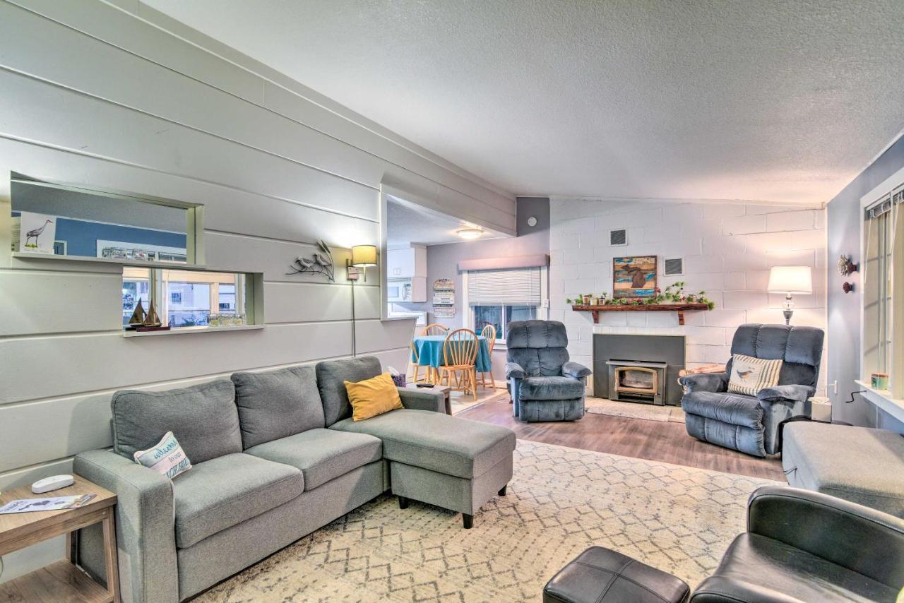 East Tawas Cabin With Lake Huron Access And Views 외부 사진