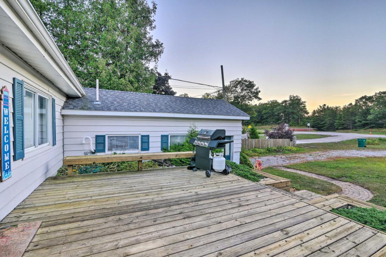 East Tawas Cabin With Lake Huron Access And Views 외부 사진