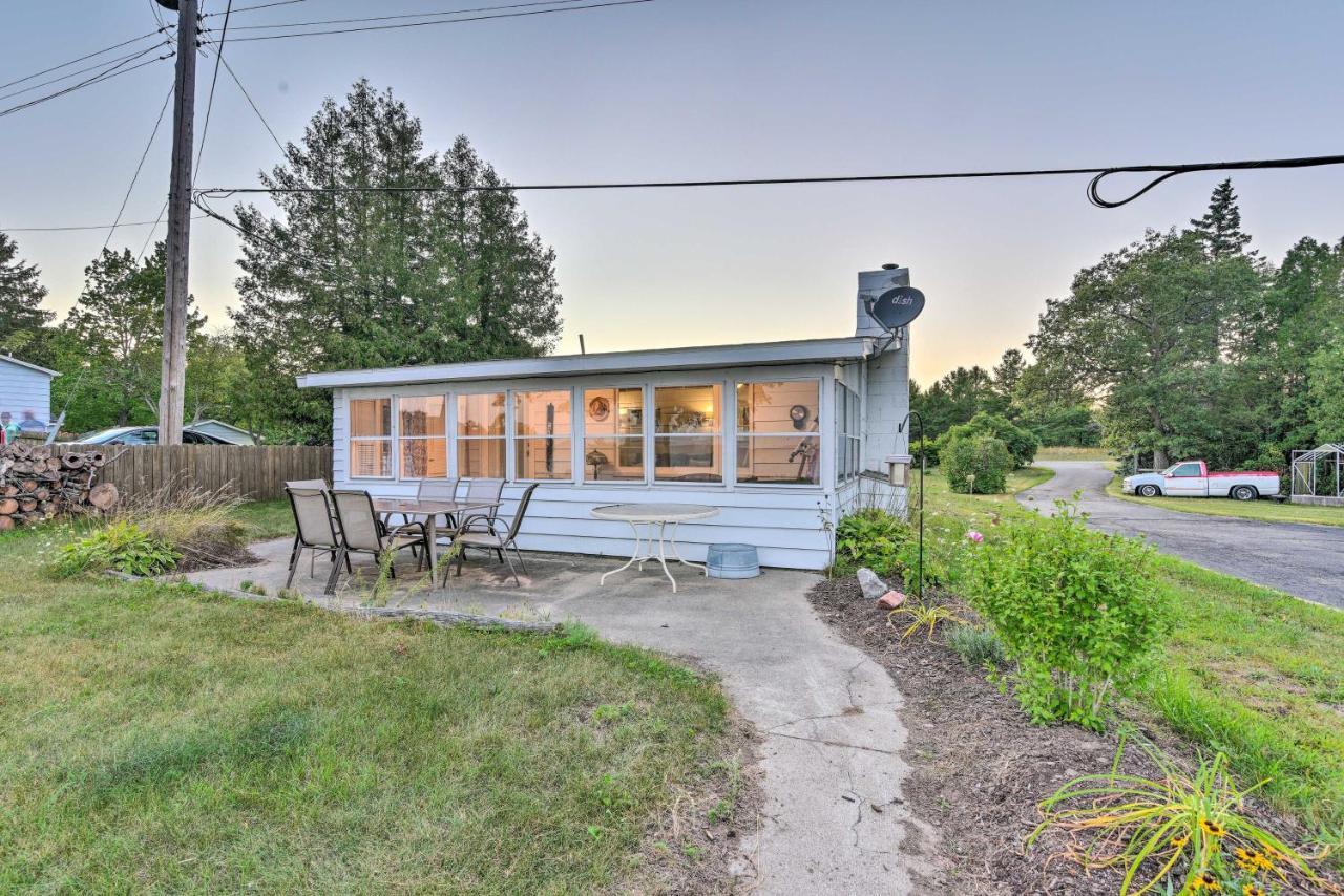 East Tawas Cabin With Lake Huron Access And Views 외부 사진